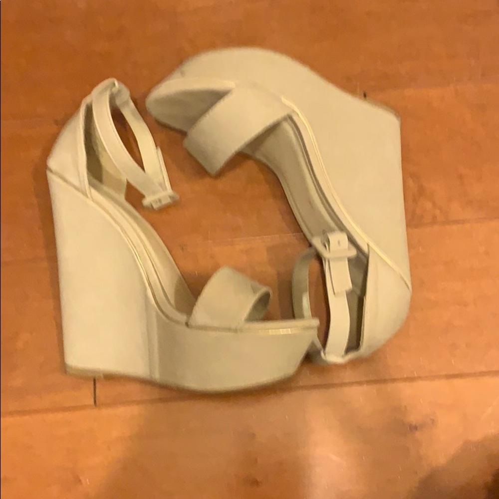 Call it Spring Wedges - Picture 5 of 8